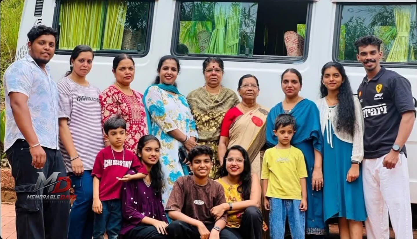 Tempo Traveller — 12–17 seater